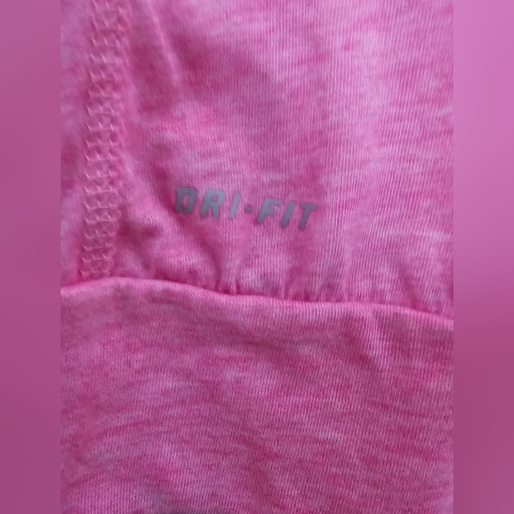 Nike: Dri-Fit Racer Back Tank w. Built-in Bra β€οΈ - Picture 2 of 10